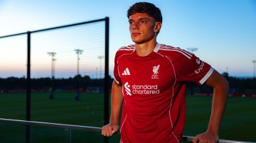 Manchester United in talks to sign rising Liverpool star