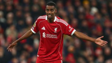 Liverpool latest: Slot has 'no clue' if Salah has played last game for club LIVE!