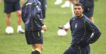 ‘You never know’ – Joe Cole urges Chelsea to contact ex-Liverpool boss after Enzo Maresca exit