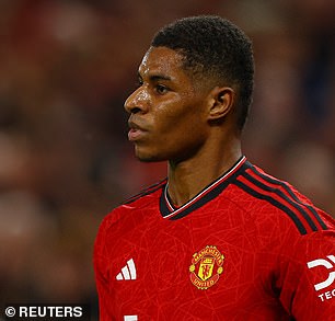 Gary Lineker says Liverpool star will be annoyed with Arne Slot after big decision in Man Utd defeat