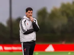 Andoni Iraola confirms that Gakpo and Isak "won't play" in double pre-Man City injury blow